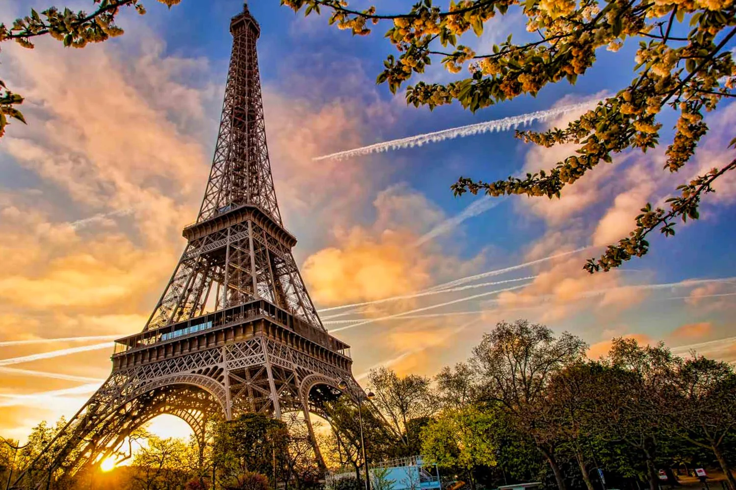 eiffel-tower-sunrise1